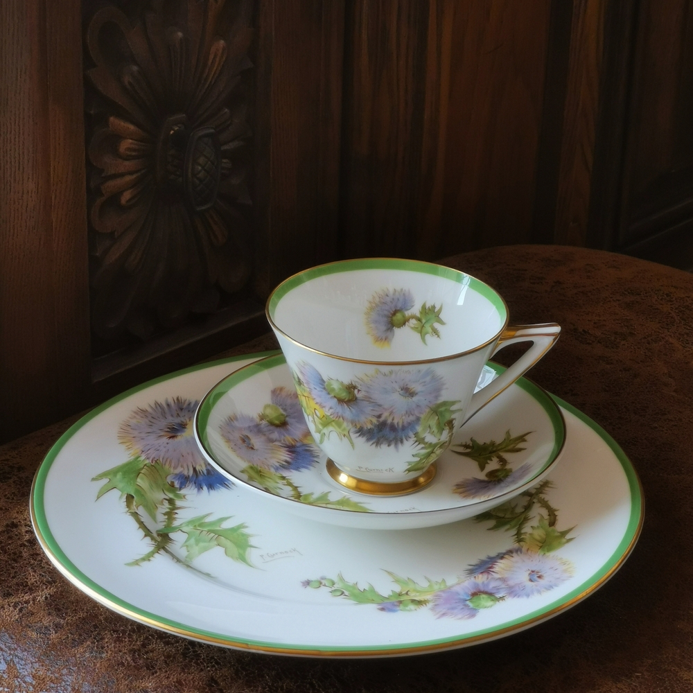 Royal Doulton Green and White Thistle Dinnerware Set - Picture 2 of 6